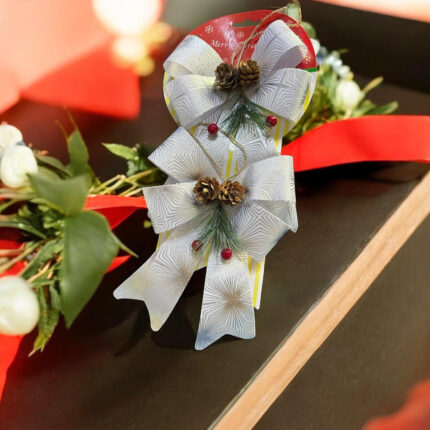 Ukrasna Mašna Novogodišnja Sa Šišarkom Bijela - 2/1