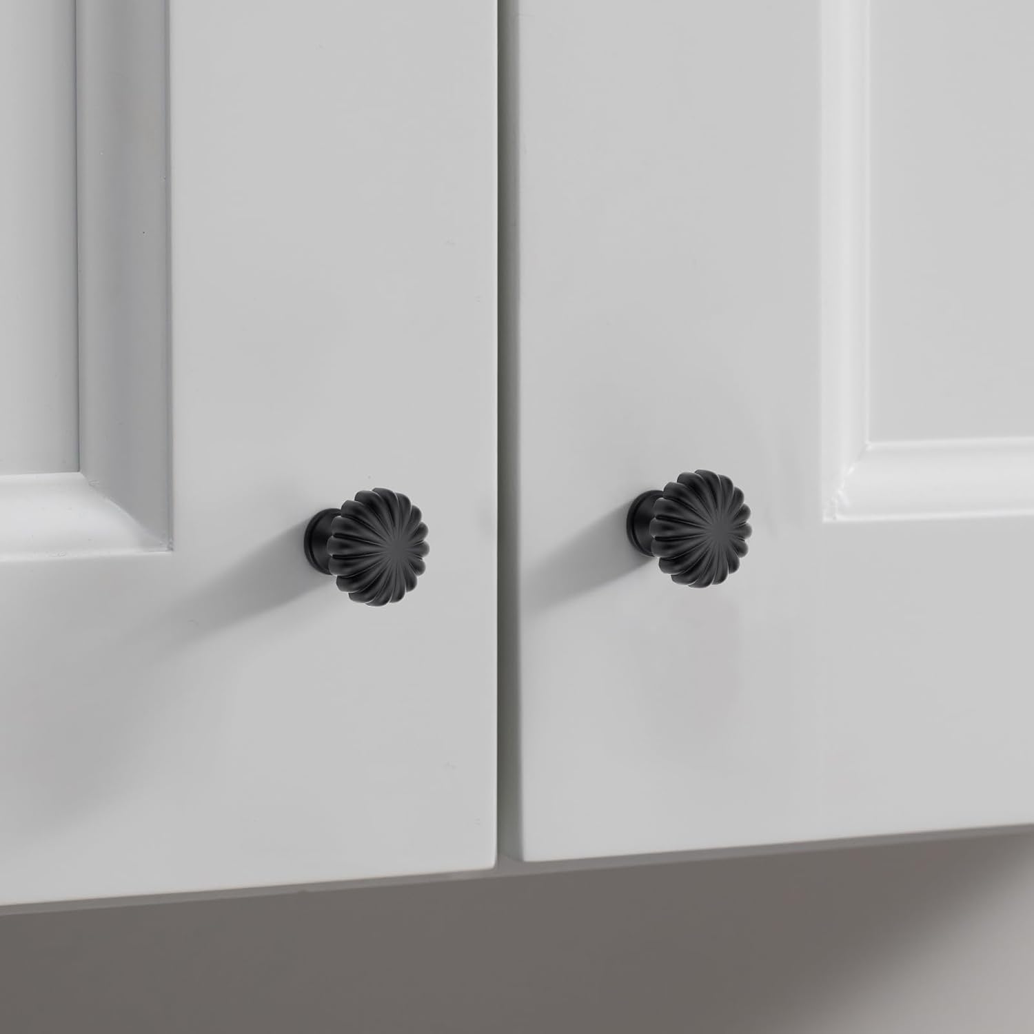 ruckica za namjestaj gumb-crna 30mm