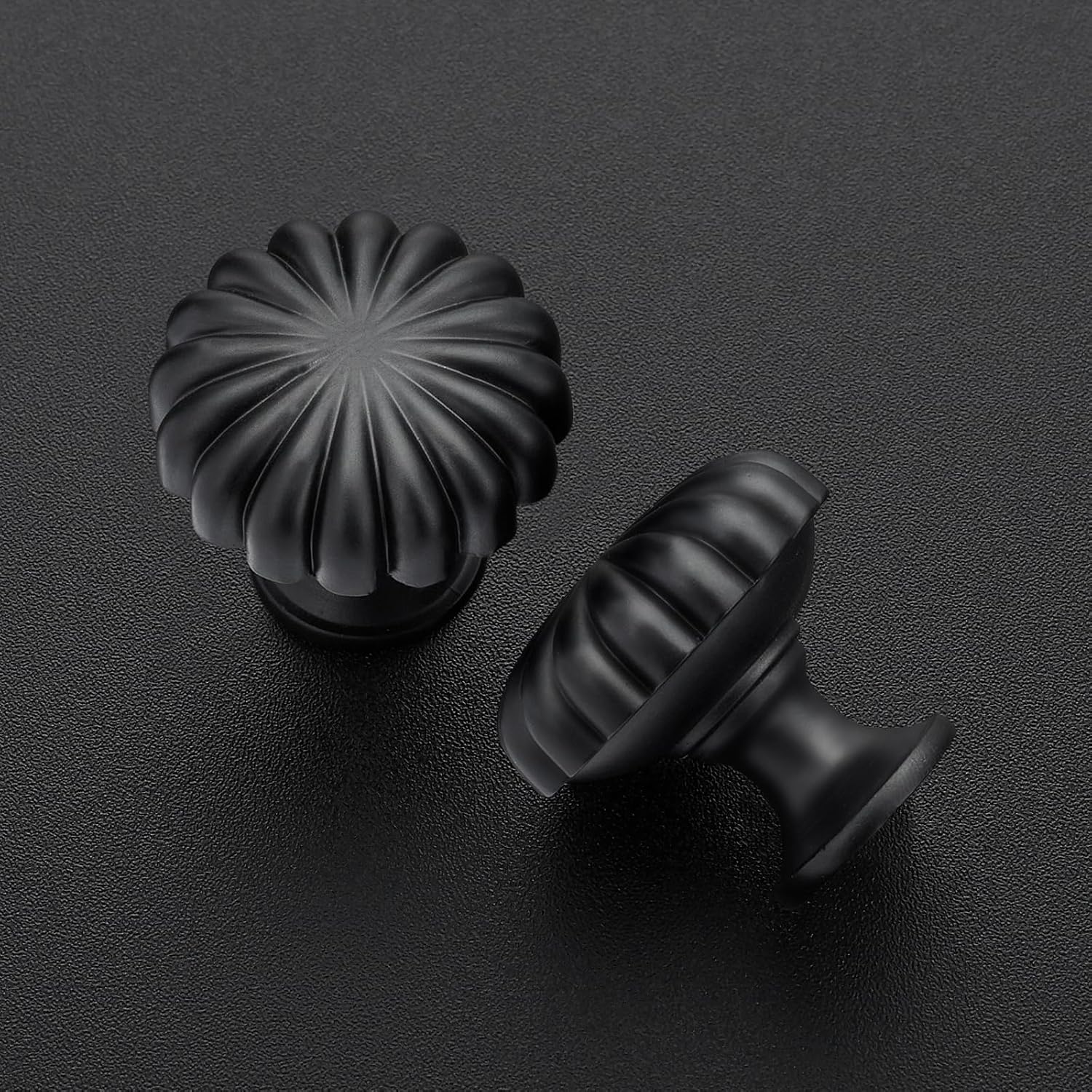 ruckica za namjestaj gumb-crna 30mm